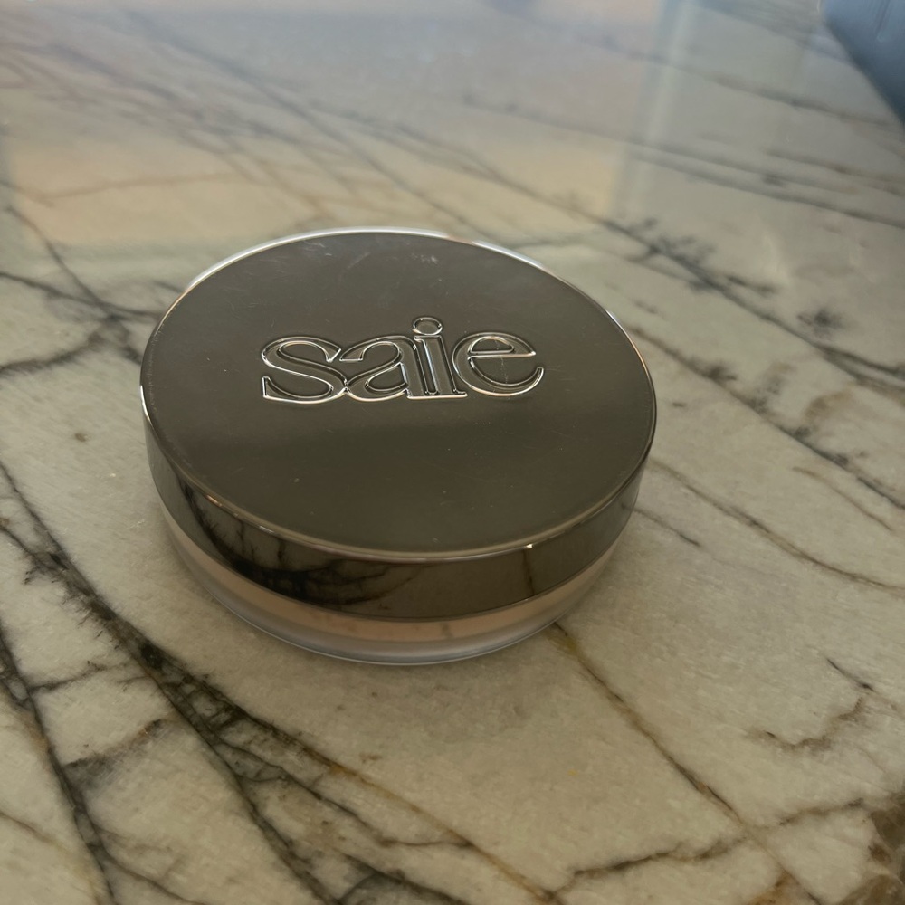 Saie Airset Radiant Loose Setting Powder, Translucent ✨